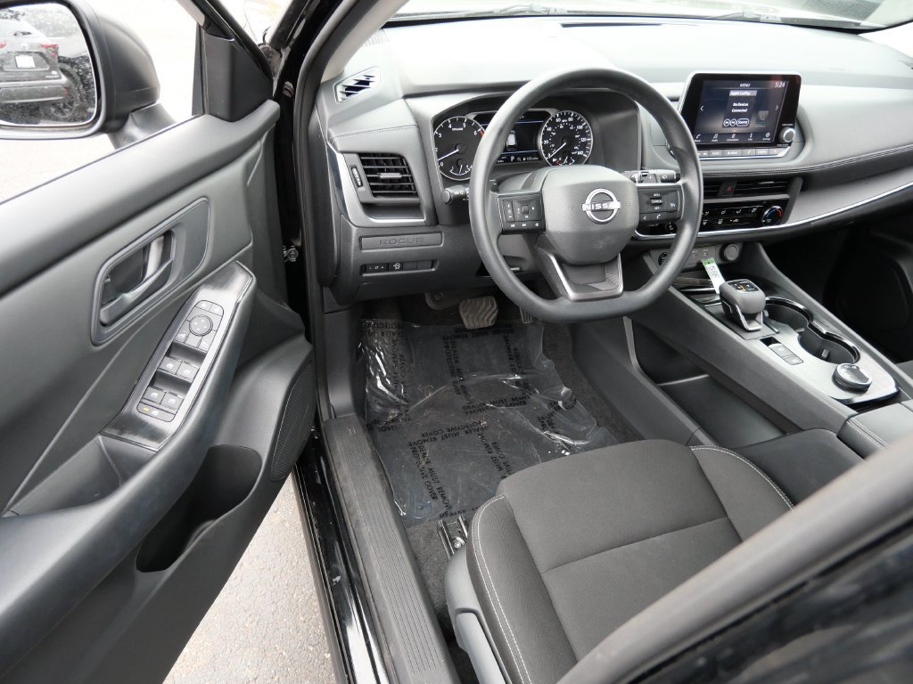Used 2025 Nissan Rogue S AWD/4WD image 10