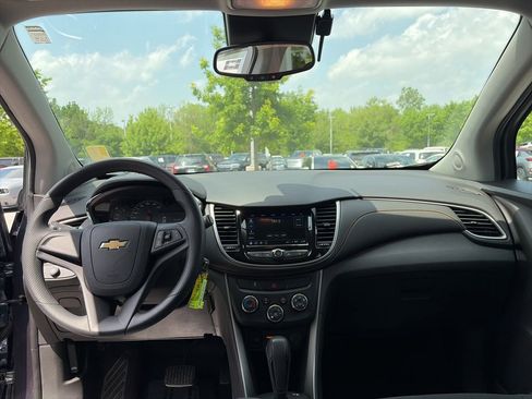 Used 2018 Chevrolet Trax LS w/ LPO, Cargo Package AWD/4WD image 30