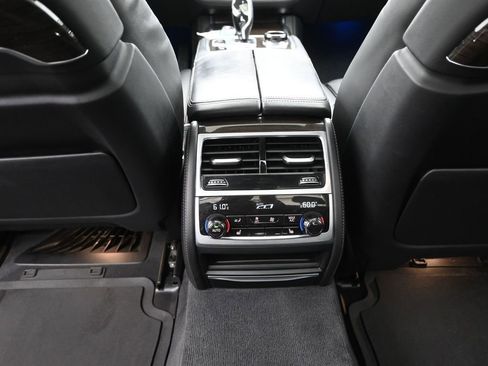 Used 2016 BMW 750i xDrive image 18