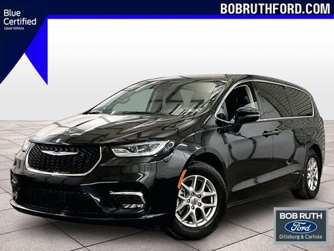 Used 2023 Chrysler Pacifica Touring-L FWD image 1