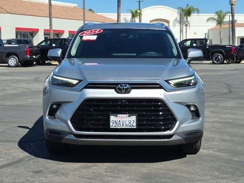 Used 2024 Toyota Grand Highlander AWD image 2