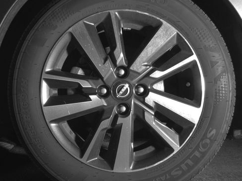 Used 2025 Nissan Versa SV FWD image 12