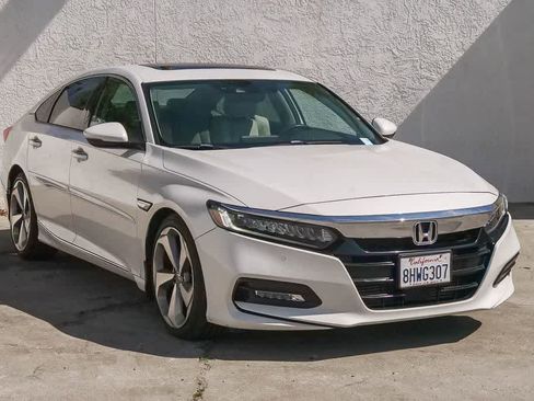 Used 2018 Honda Accord Touring image 3