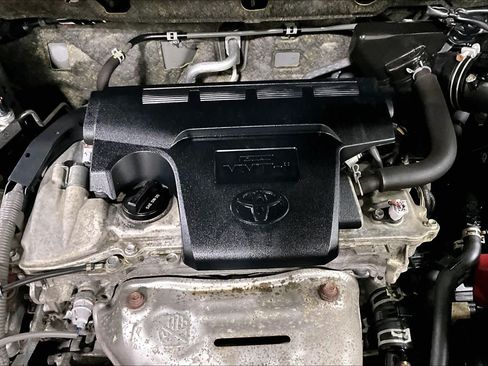 Used 2018 Toyota RAV4 Limited AWD/4WD image 32