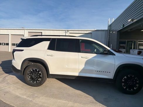 Used 2025 Chevrolet Traverse Z71 w/ Driver Confidence Package image 4