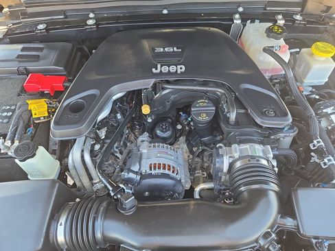 Used 2021 Jeep Gladiator Sport AWD/4WD image 29