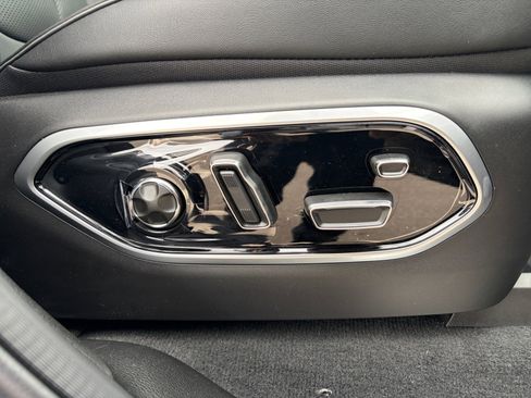 New 2025 Jeep Grand Cherokee Overland w/ Luxury Tech Group IV image 34