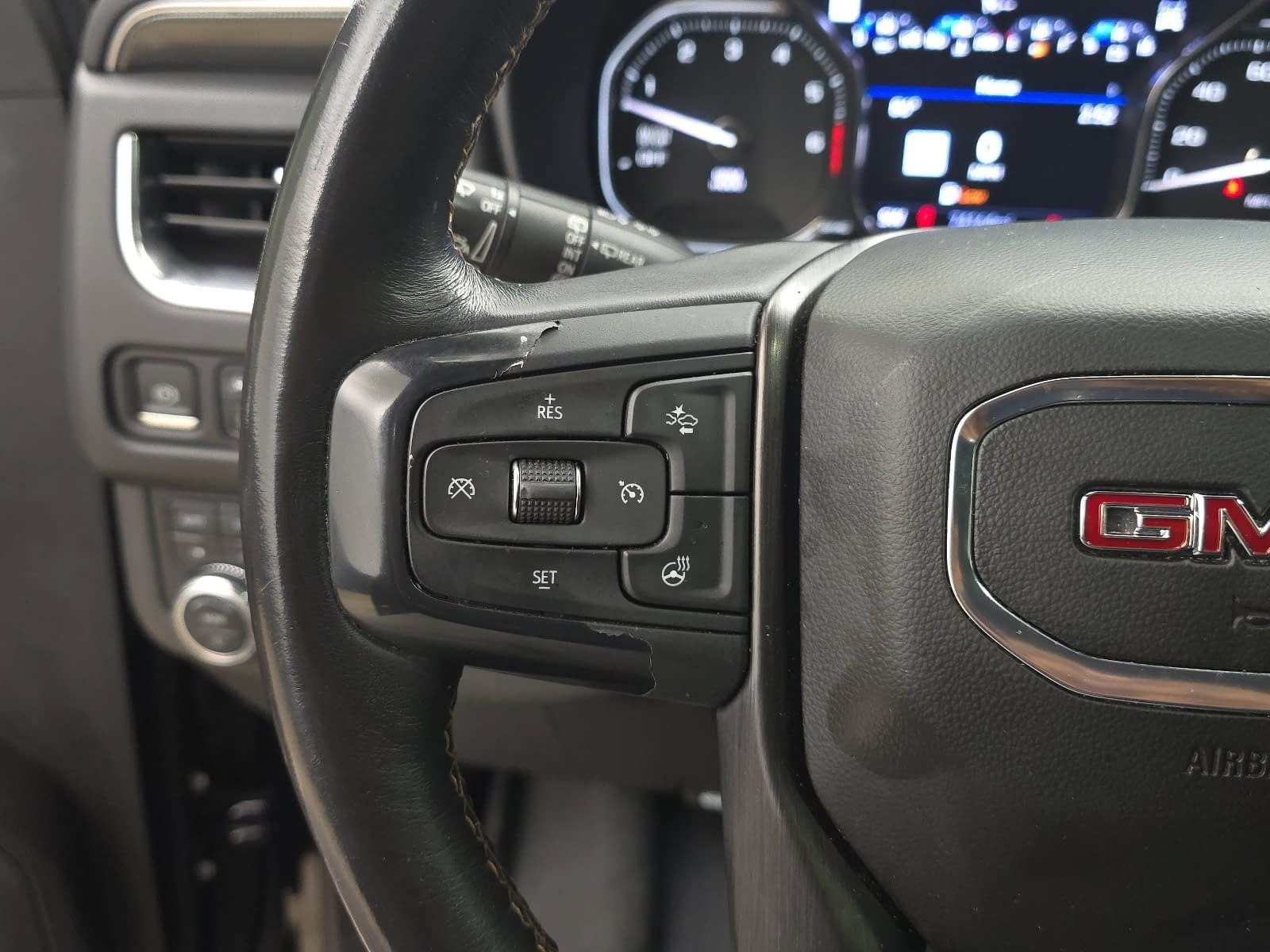 Used 2021 GMC Yukon XL AT4 w/ AT4 Premium Plus Package AWD/4WD image 13