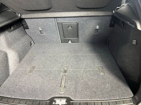 Used 2025 Volvo XC40 B5 Plus image 27
