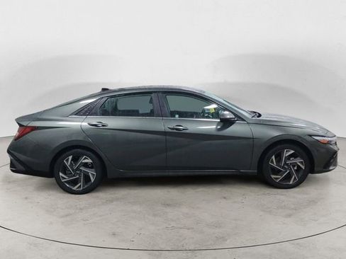 Certified 2025 Hyundai Elantra SEL image 6