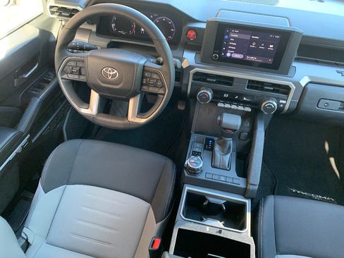 Used 2026 Toyota Tacoma TRD Off-Road AWD/4WD image 11