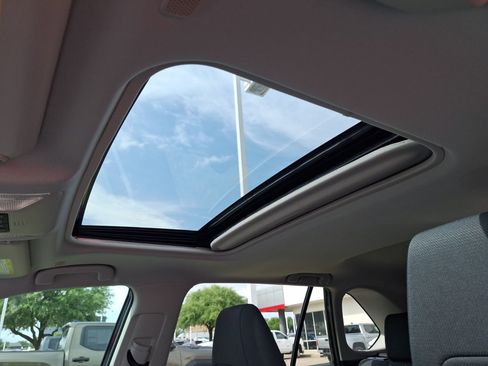 Used 2025 Toyota RAV4 XLE w/ Convenience Package image 29