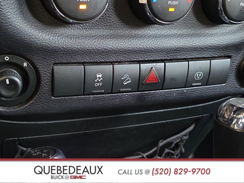 Used 2015 Jeep Wrangler Unlimited Sahara w/ Max Tow Package AWD/4WD image 20