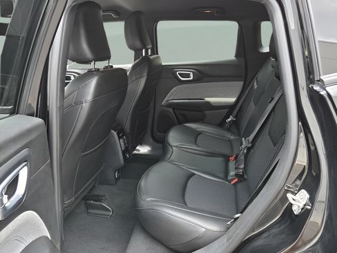 Used 2024 Jeep Compass Latitude AWD/4WD image 10