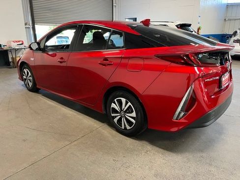 Used 2018 Toyota Prius Prime Premium w/ Carpet Mat Package FWD image 5