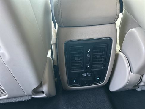 Used 2016 Dodge Durango Limited w/ Nav & Power Liftgate Group image 13