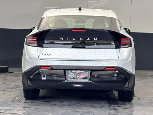 New 2026 Nissan Leaf SV+ w/ Illuminated Package FWD image 4