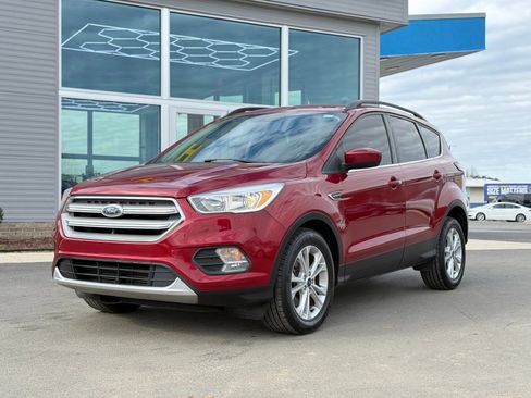 Used 2018 Ford Escape SE image 2