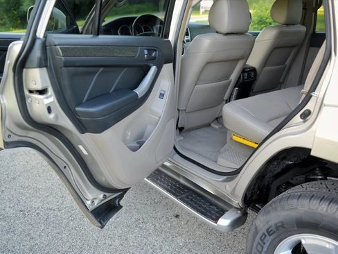 Used 2004 Toyota 4Runner Limited AWD/4WD image 41