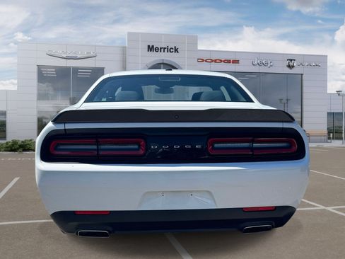 Used 2016 Dodge Challenger SXT RWD image 7