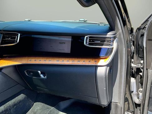 Certified 2022 Jeep Grand Wagoneer Series III AWD/4WD image 21