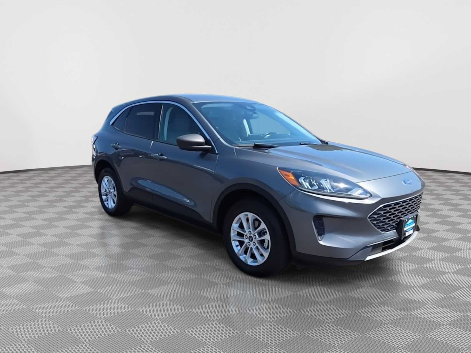 Used 2022 Ford Escape SE w/ Convenience Package AWD/4WD image 2