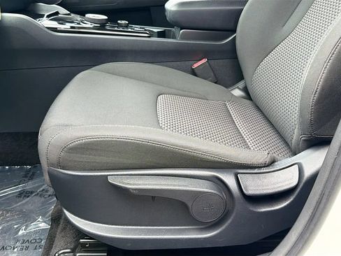 Used 2025 Kia Sportage LX FWD image 18
