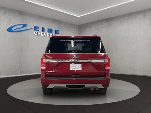 Used 2018 Ford Expedition XLT w/ Equipment Group 202A AWD/4WD image 13