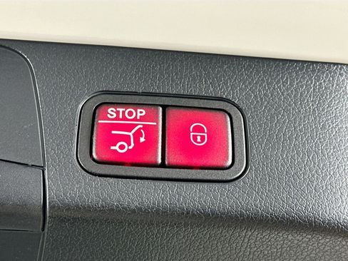 Certified 2023 Mercedes-Benz GLB 250 4MATIC image 33