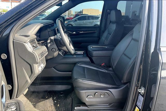 Used 2023 GMC Yukon XL Denali AWD/4WD image 4