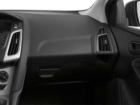 Used 2014 Ford Focus SE w/ SE Winter Package image 12
