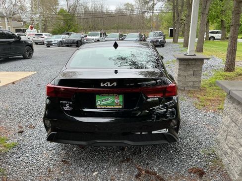 Used 2022 Kia Forte LXS w/ LXS Technology Package FWD image 6