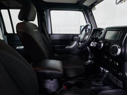 Used 2016 Jeep Wrangler Unlimited Sahara w/ Dual Top Group image 26