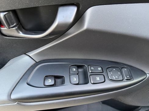 Used 2020 Hyundai Veloster Turbo FWD image 24