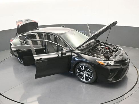 Used 2020 Toyota Camry SE image 64
