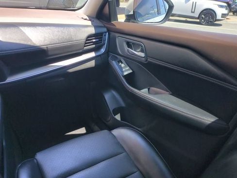 Used 2023 Nissan Rogue SV w/ SV Premium B Package AWD/4WD image 17