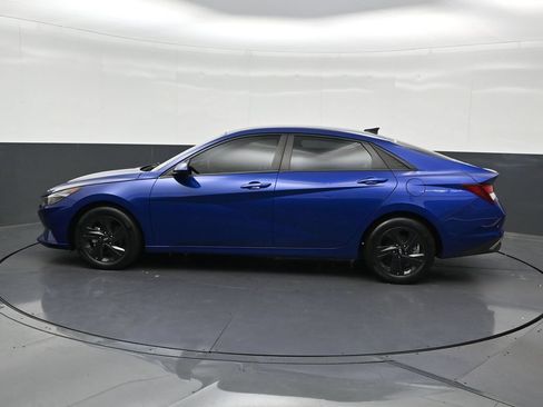 Used 2023 Hyundai Elantra SEL FWD image 2