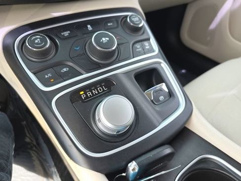 Used 2016 Chrysler 200 Limited FWD image 24