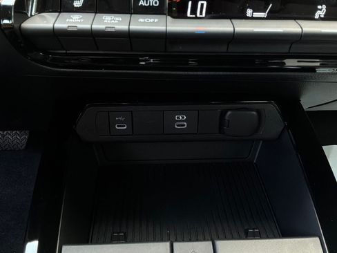 New 2026 Toyota Prius Plug-In Hybrid FWD image 23