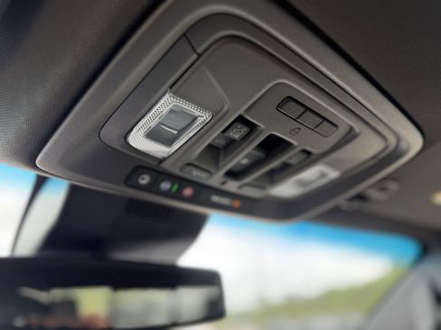 Used 2025 GMC Sierra 1500 SLT image 20