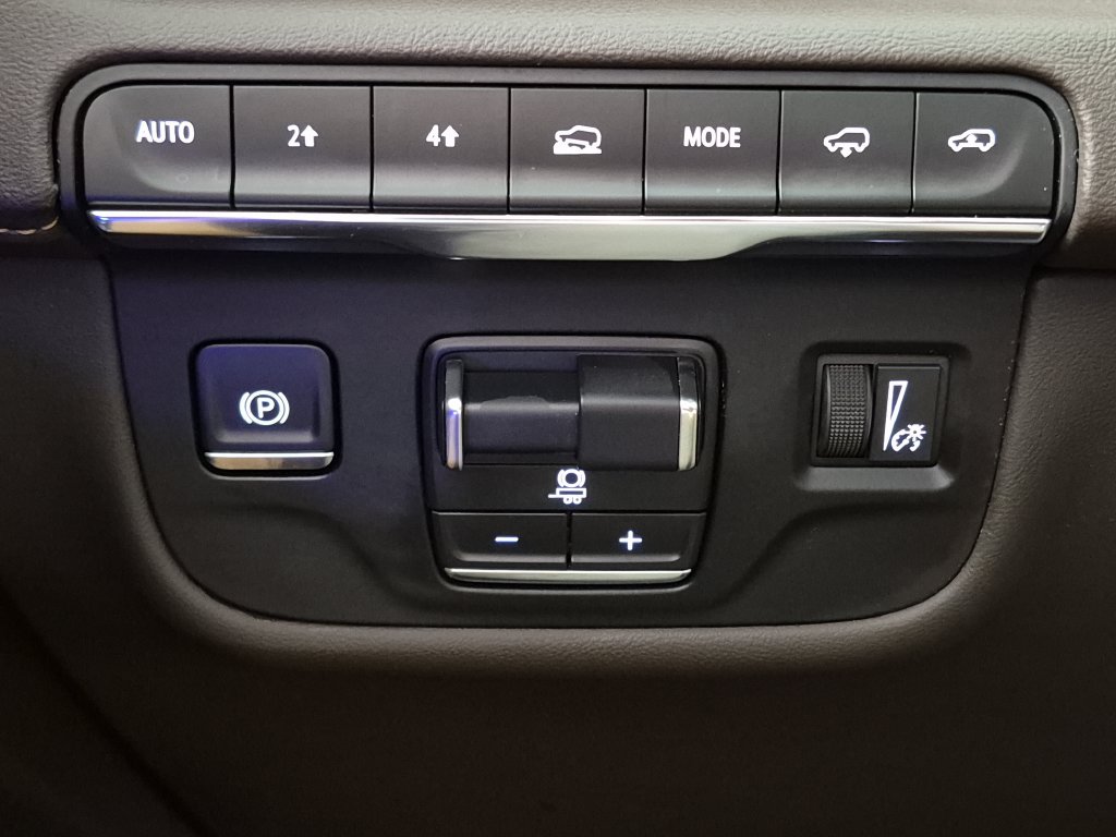Used 2021 Cadillac Escalade ESV Sport w/ Driver Assist Tech Package AWD/4WD image 18