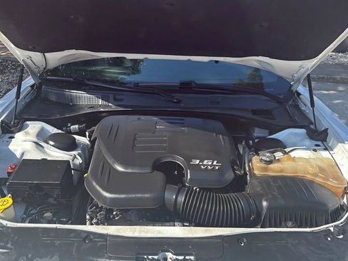 Used 2019 Dodge Charger SXT RWD image 9