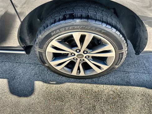 Used 2021 Ford Expedition Max Limited image 12