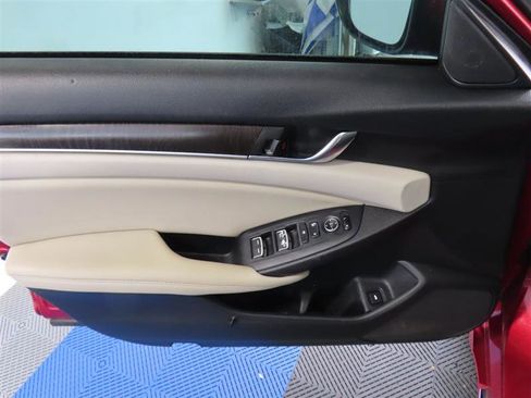 Used 2020 Honda Accord EX image 12