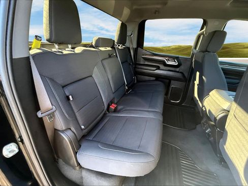 Used 2025 GMC Sierra 1500 Elevation image 17