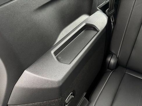 Used 2024 Volkswagen Tiguan SE R-Line image 34