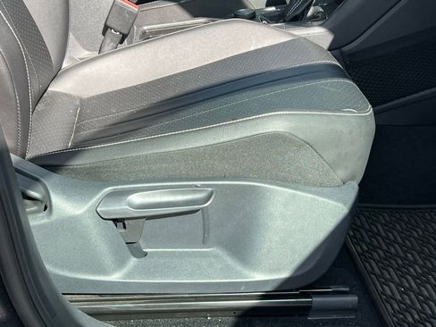 Used 2022 Volkswagen Tiguan SE image 17