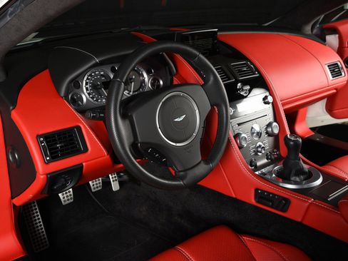Used 2013 Aston Martin V8 Vantage Coupe image 15