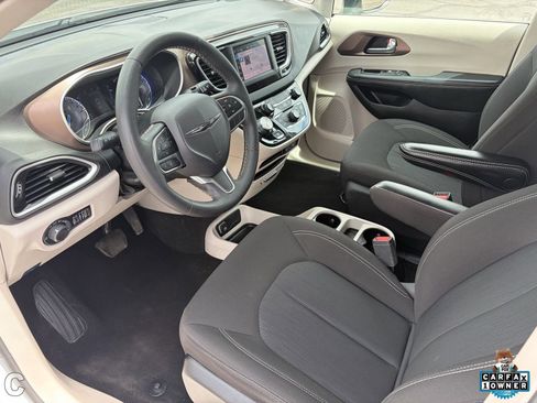Used 2024 Chrysler Voyager LX FWD image 10