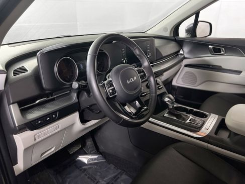 Used 2024 Kia Carnival LX image 9